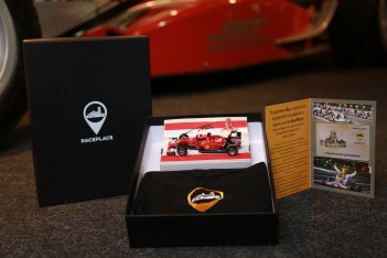 Подарочный набор RacePlace с сертификатом на 1000 р. (Ferrari F14-T без дуги)
