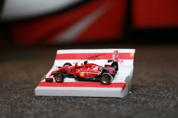 Подарочный набор RacePlace с сертификатом на 5000 р. (Ferrari F14-T без дуги)