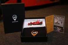 Подарочный набор RacePlace с сертификатом на 3000 р. (Ferrari SF-71H с дугой)